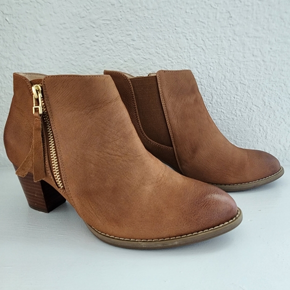 Vionic The Sterling Ankle Boot - Picture 2 of 7